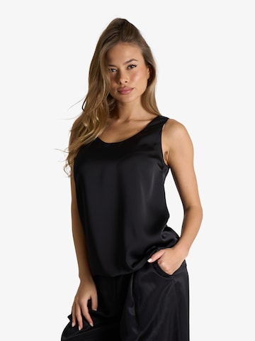 Jijil Top in Black: front