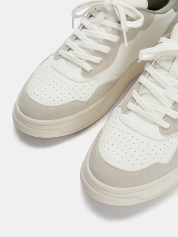 Pull&Bear Sneaker in Weiß