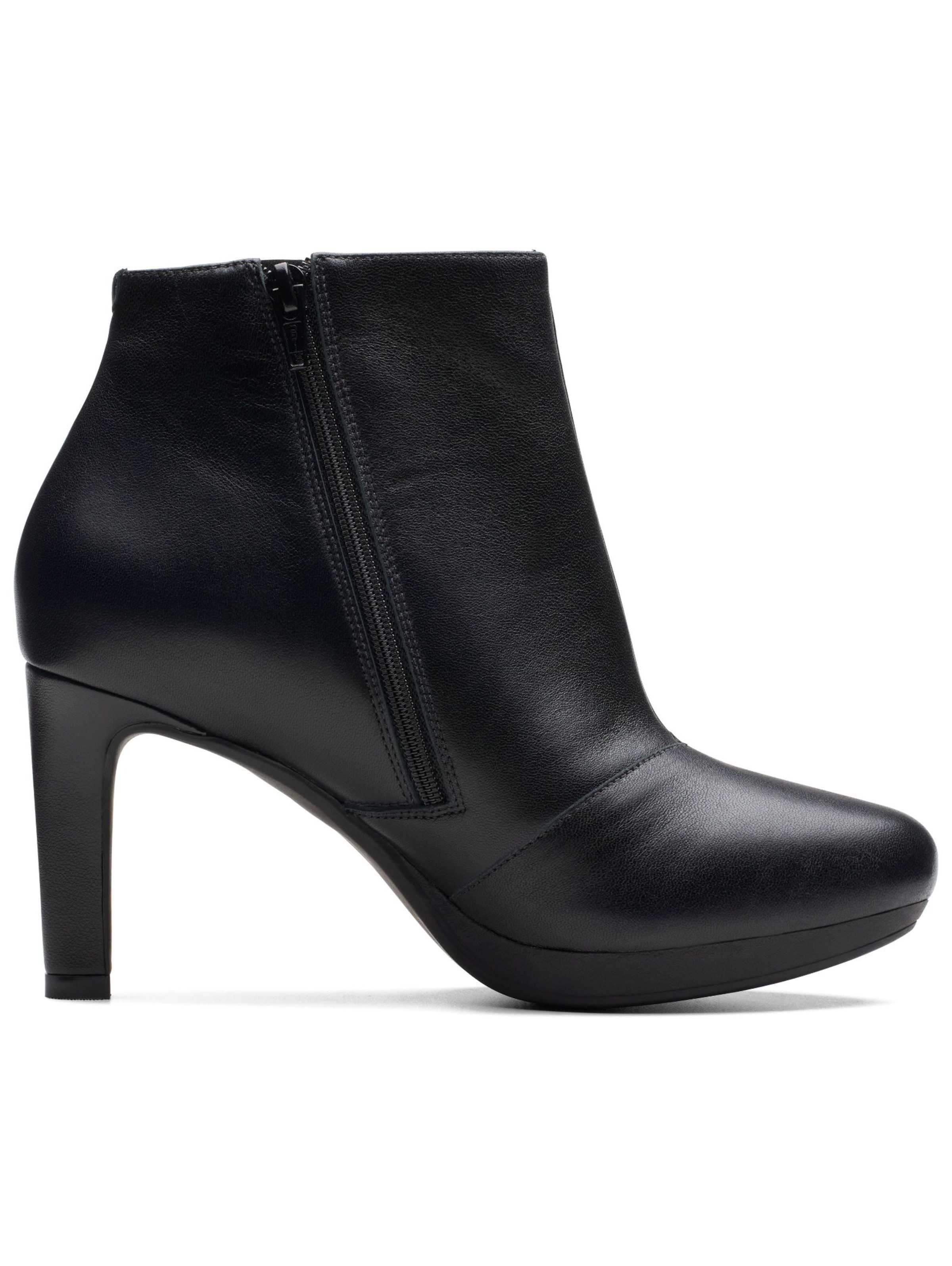 CLARKS Stiefelette in Schwarz
