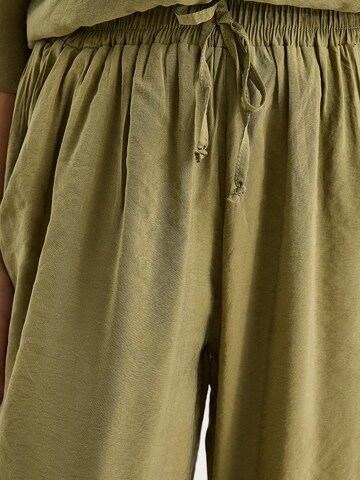 Completo pantalone di Bianco Lucci in verde