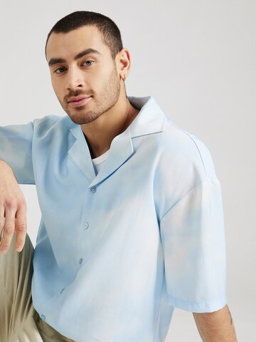 ABOUT YOU x Kevin Trapp Comfort fit Button Up Shirt 'Mika' in Blue