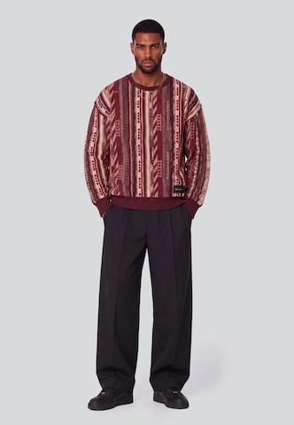Pullover di Colucci in rosso: frontale