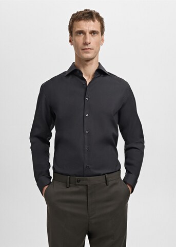 MANGO MAN Slim Fit Hemd 'Emeritol' in Schwarz: Vorderseite