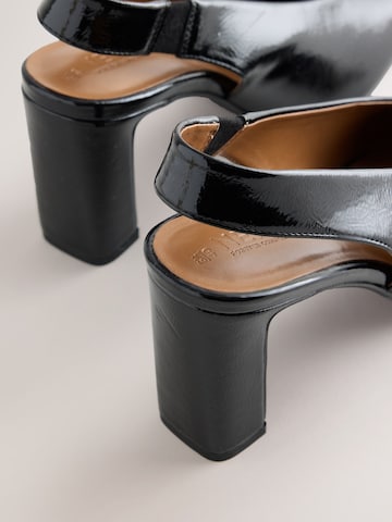 Next Čevlji s peto in s paščki 'Forever Comfort®' | črna barva