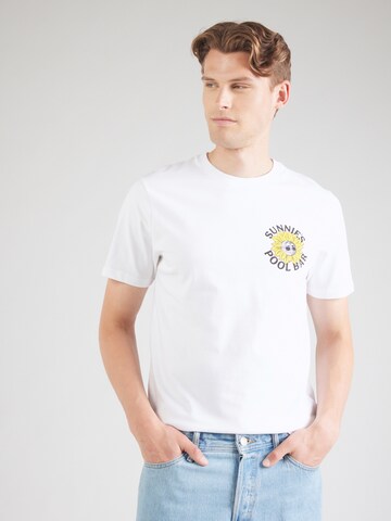 Lyle & Scott Футболка 'Sunnies Pool Bar' в Белый