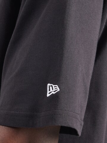 NEW ERA T-shirt i svart