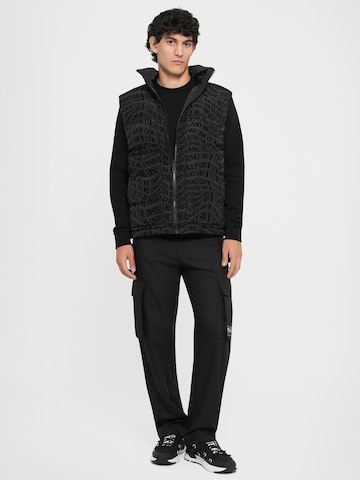 Vestă de la Versace Jeans Couture pe negru