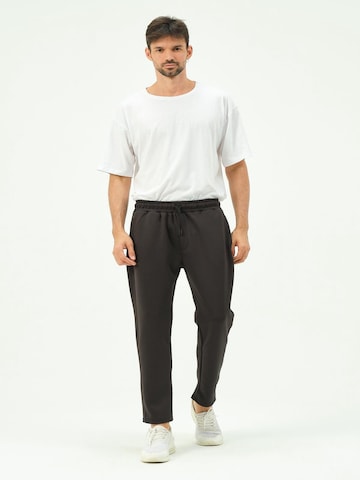 C&City Tapered Pajama in Black: front