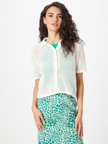 Monki Shirt in White: front