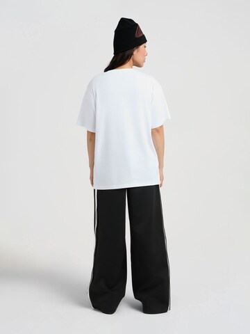 AND1 Тениска 'Grab a Shovel' в бяло