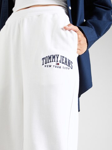 Tommy Jeans Tapered Hose in Weiß