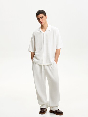 Bershka Wide Leg Hose in Weiß