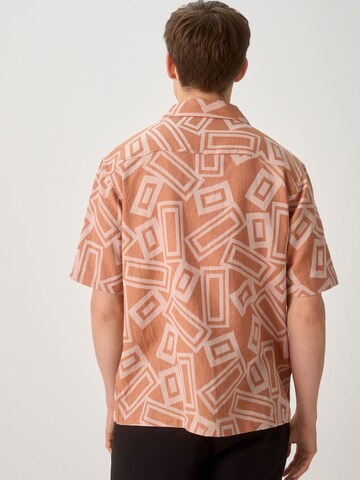 Next - Ajuste regular Camisa en naranja