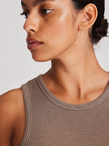 Top 'Alberte' di Gai+Lisva in beige