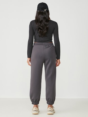 C&City Tapered Trousers in Grey