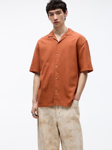 Pull&Bear Comfort fit Koszula w kolorze brązowy