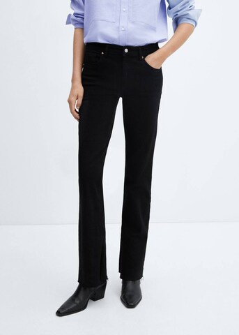 MANGO Flared Jeans 'Elle' in Zwart: voorkant