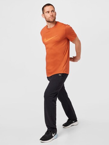 NIKE - Camiseta funcional 'Pro' en naranja