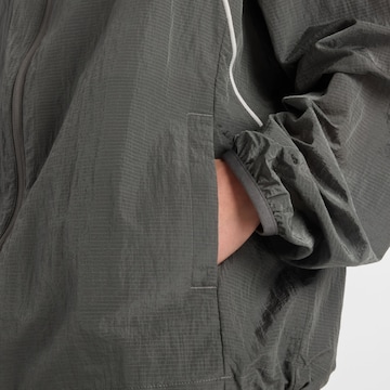 Veste de sport 'Sport Legacy Jacket' new balance en gris