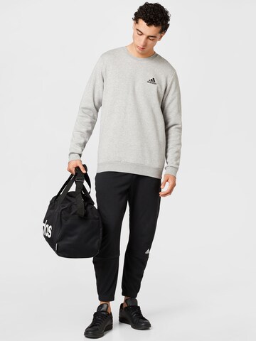 ADIDAS SPORTSWEAR - Sweatshirt de desporto 'Essentials' em cinzento