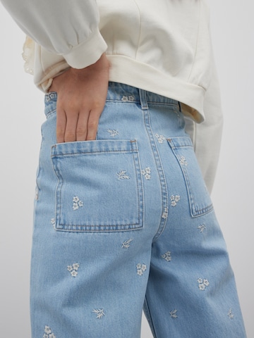 EDITED Wide leg Jeans 'Chrissy' in Blauw