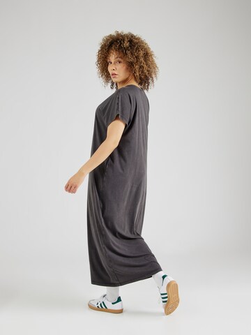 Robe 'CARATHENE' ONLY Carmakoma en gris
