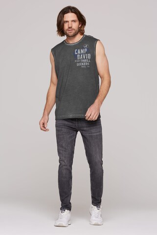 CAMP DAVID Muskelshirt Oil Dyed mit Label Prints in Schwarz