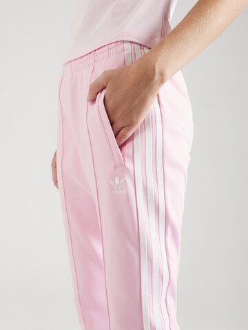 Slimfit Pantaloni 'Adicolor Sst' di ADIDAS ORIGINALS in rosa