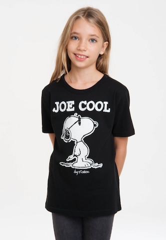 LOGOSHIRT T-Shirt 'Peanuts – Snoopy' in Schwarz: predná strana