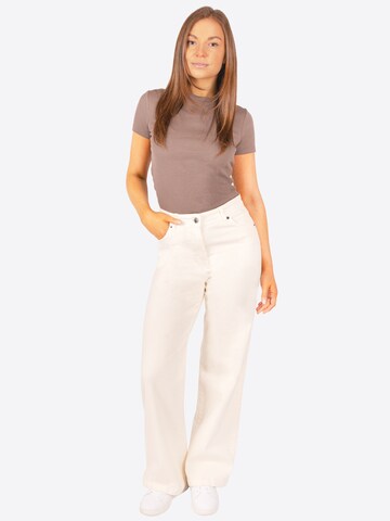 Seasons of April Regular Broek 'Estelle' in Beige