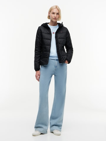 Tommy Jeans - Casaco meia-estação em preto