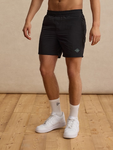 Shorts de bain 'Laurin' DAN FOX APPAREL en noir : devant