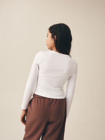 Next - Camiseta en blanco