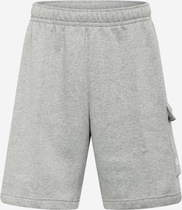 Nike Sportswear Loosefit Cargobroek 'Club' in Grijs: voorkant