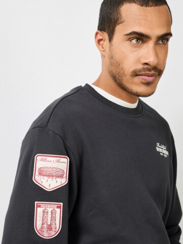 FC BAYERN MÜNCHEN Sweater in Black