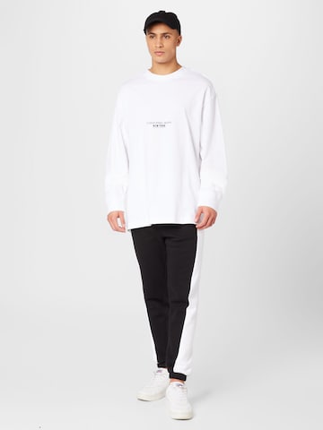 Calvin Klein Jeans Bluser & t-shirts 'MOTION' i hvid