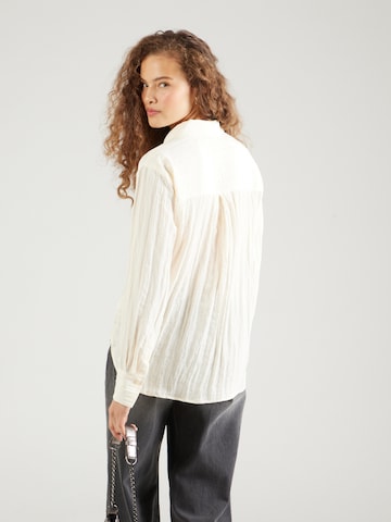 Gina Tricot Blouse in Beige