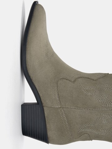 Pull&Bear Cowboystiefel in Braun