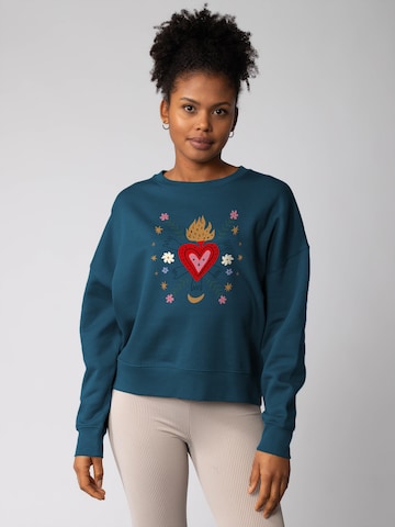 Watapparel Sweatshirt 'Love and flex ' in Grün: Vorderseite