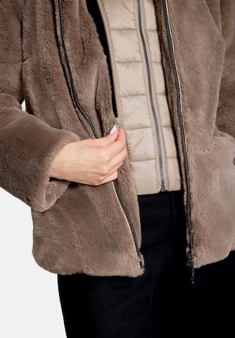Amber & June Jacke in Braun
