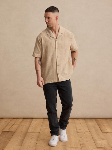 DAN FOX APPAREL - Regular Fit Camisa 'Patrick' em bege