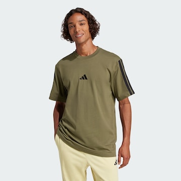 T-Shirt fonctionnel 'Essentials 3-Stripes' ADIDAS SPORTSWEAR en vert : devant