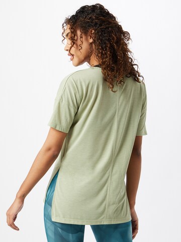 T-shirt fonctionnel NIKE en vert