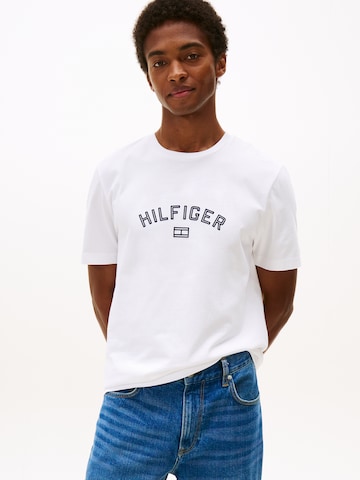 T-Shirt TOMMY HILFIGER en blanc : devant