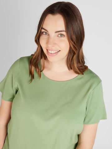 Vero Moda Curve Koszulka 'BELLA' w kolorze zielony