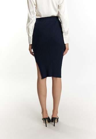 faina Rok in Blauw