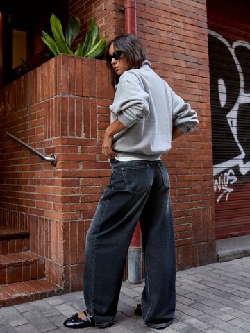 Bershka Barrel Jeans in Blue