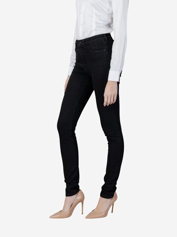 GUESS - Skinny Vaquero '1981 W2YA46 D4PZ1' en negro