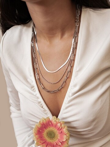 Hey Happiness Ketting 'Timeless Triple' in Zilver: voorkant