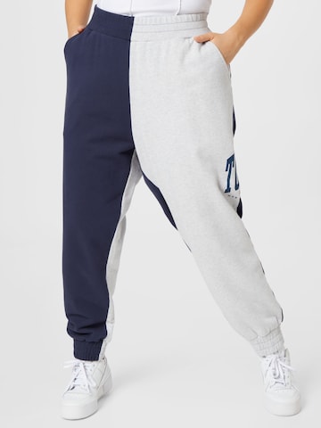 Tommy Jeans Curve Tapered Broek in Blauw: voorkant